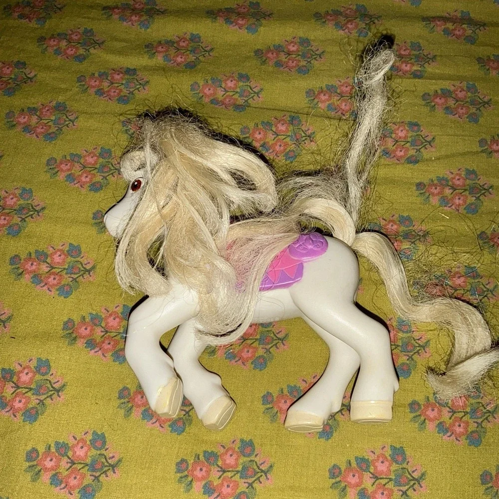 Fisher Price Loving Family Dollhouse White Pony Horse Pink Saddle 2006